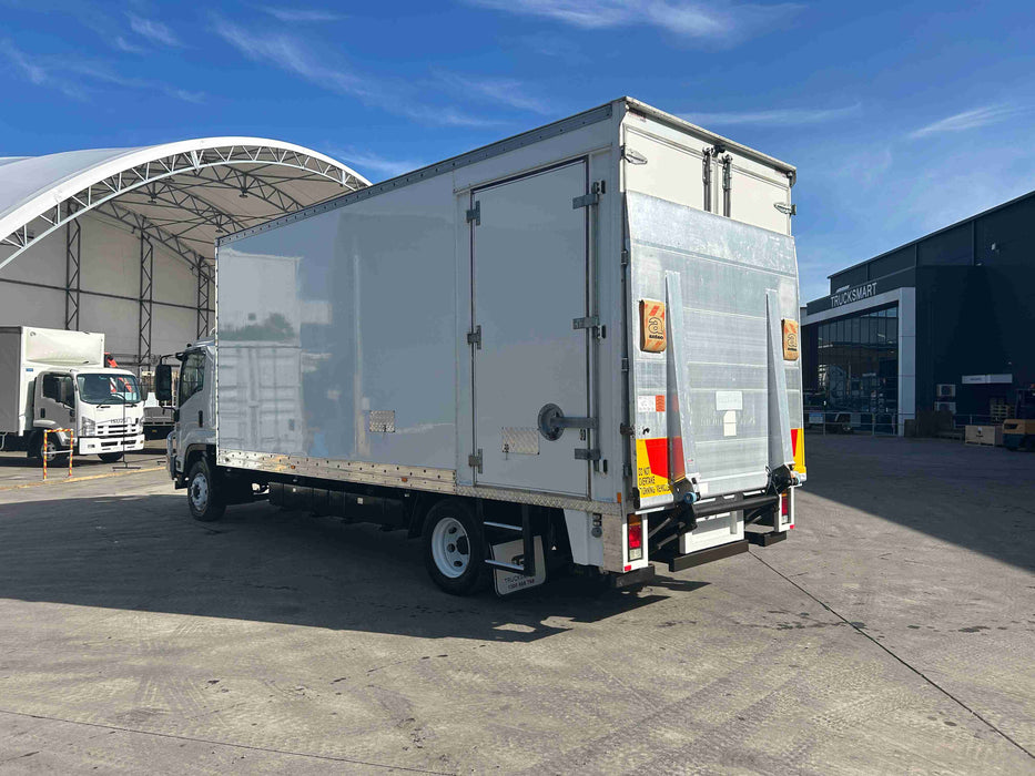 2015 Isuzu FSD 700 Long - SOLD