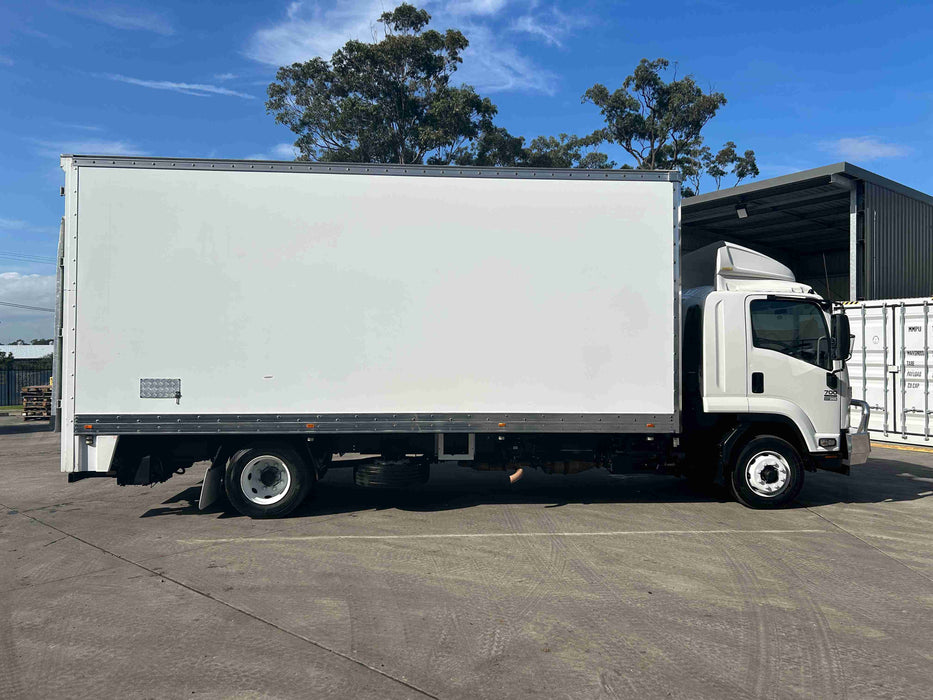 2015 Isuzu FSD 700 Long - SOLD