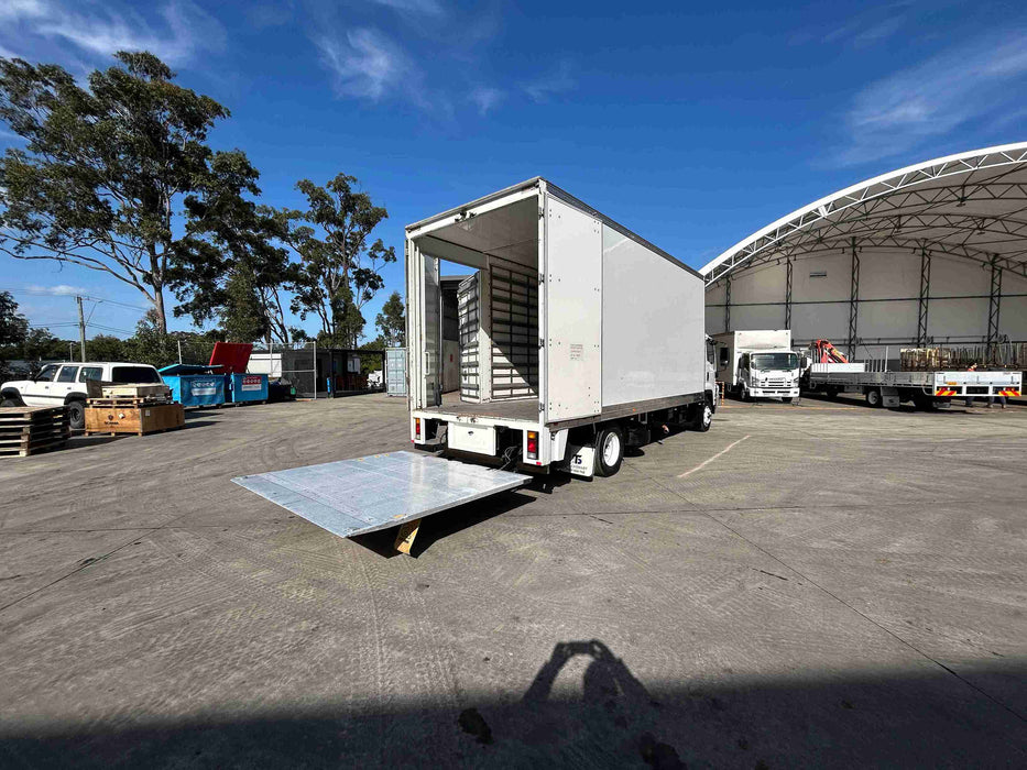 2015 Isuzu FSD 700 Long - SOLD