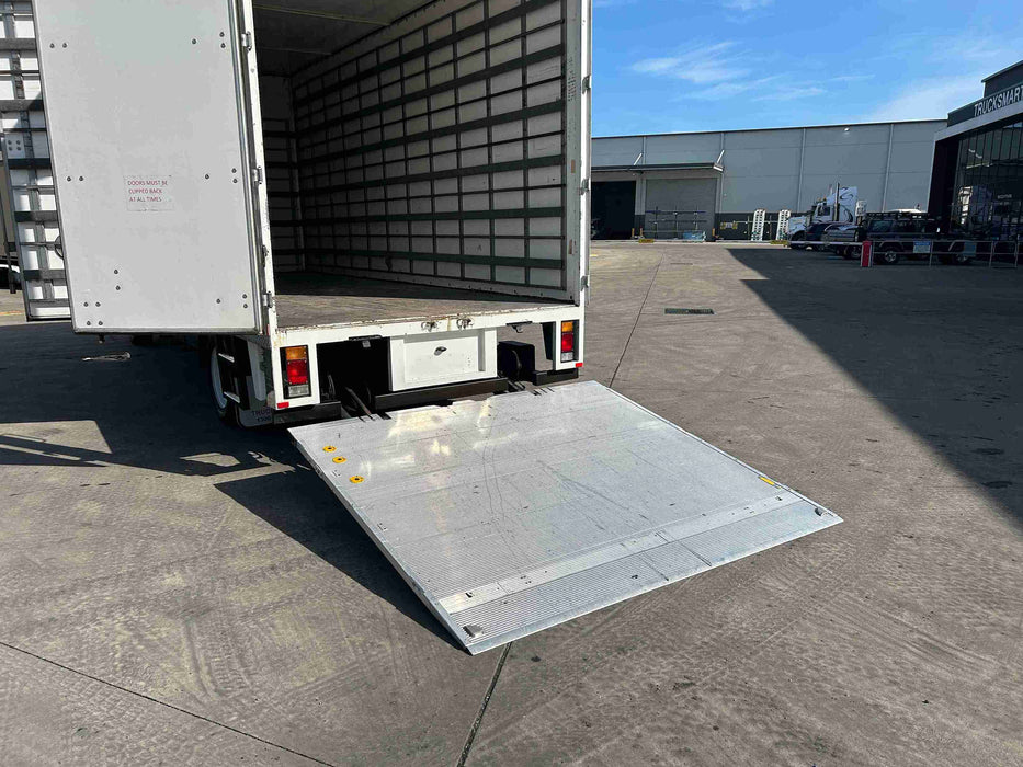 2015 Isuzu FSD 700 Long - SOLD