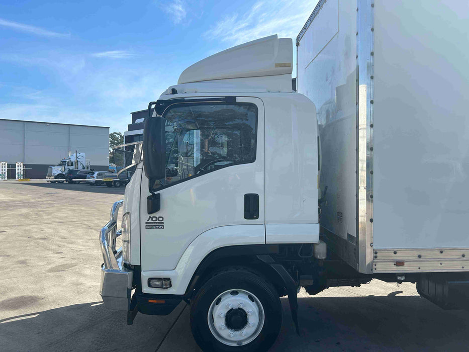 2015 Isuzu FSD 700 Long - SOLD