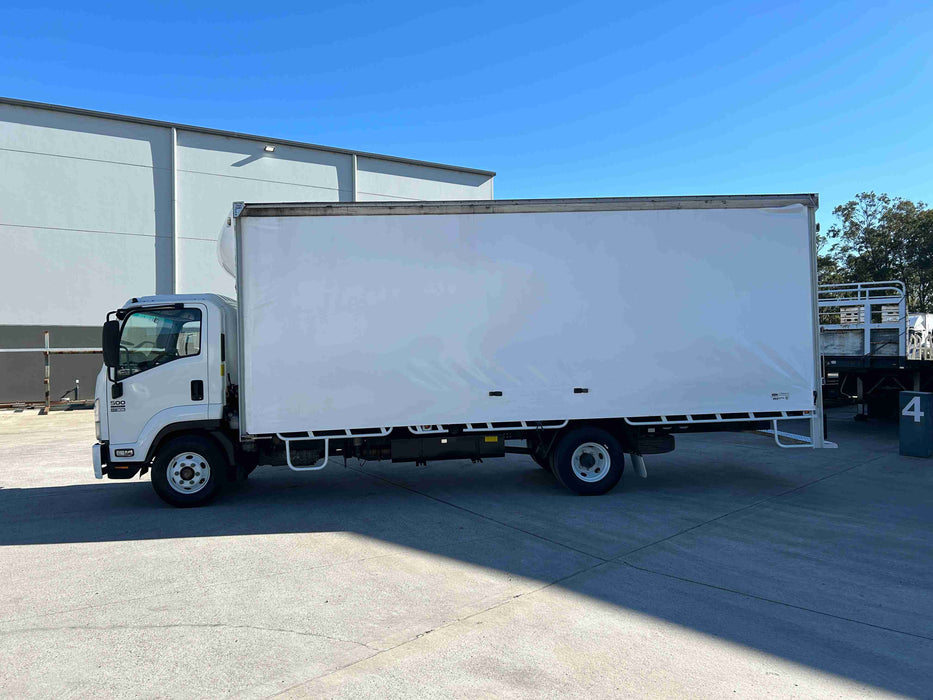 2014 Isuzu Frr 500 Long - SOLD