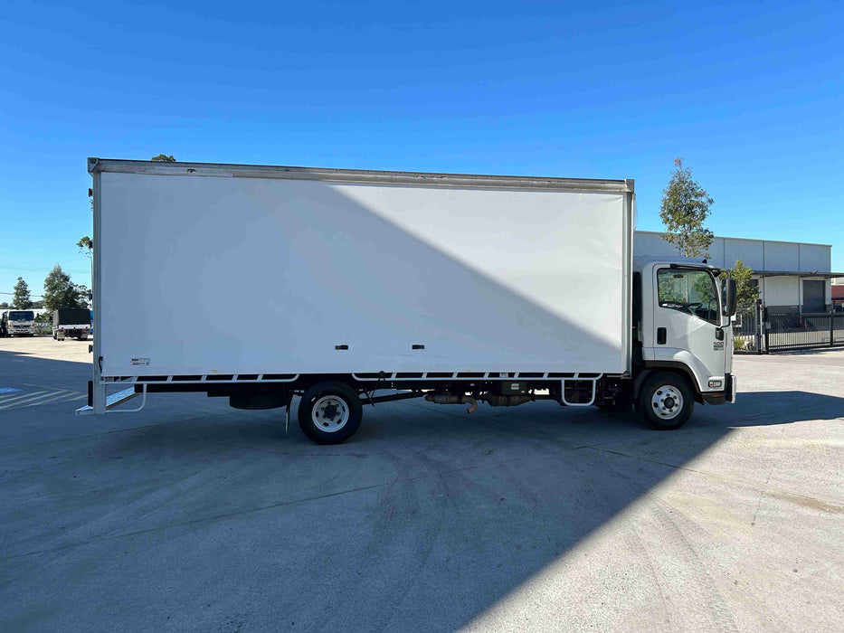 2014 Isuzu Frr 500 Long - SOLD