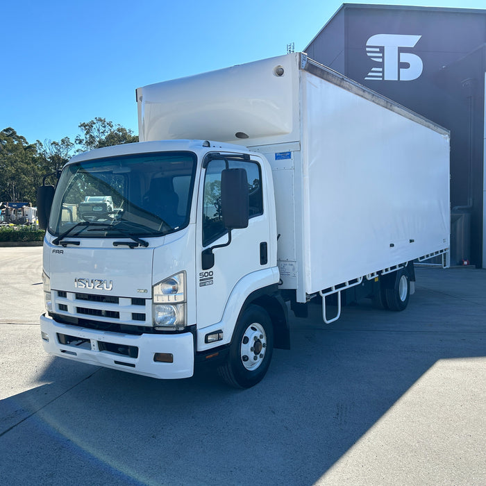 2014 Isuzu Frr 500 Long - SOLD