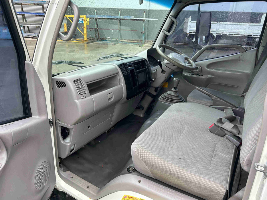 2009 Hino 300