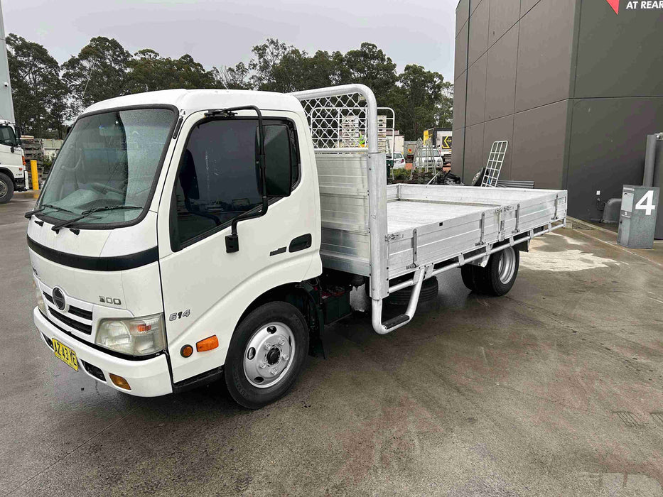 2009 Hino 300