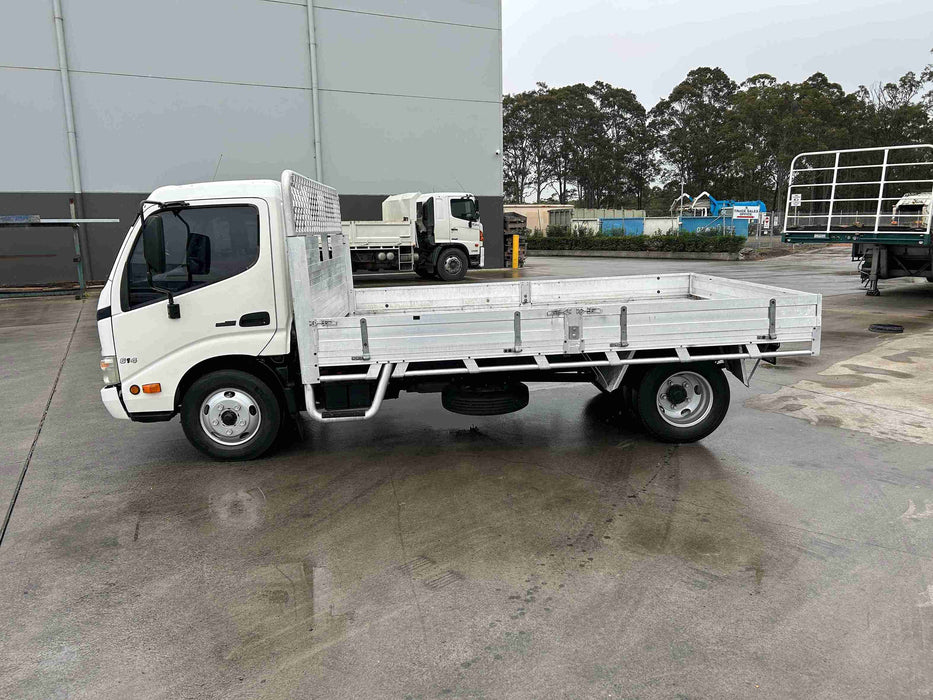 2009 Hino 300
