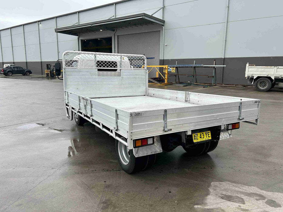 2009 Hino 300