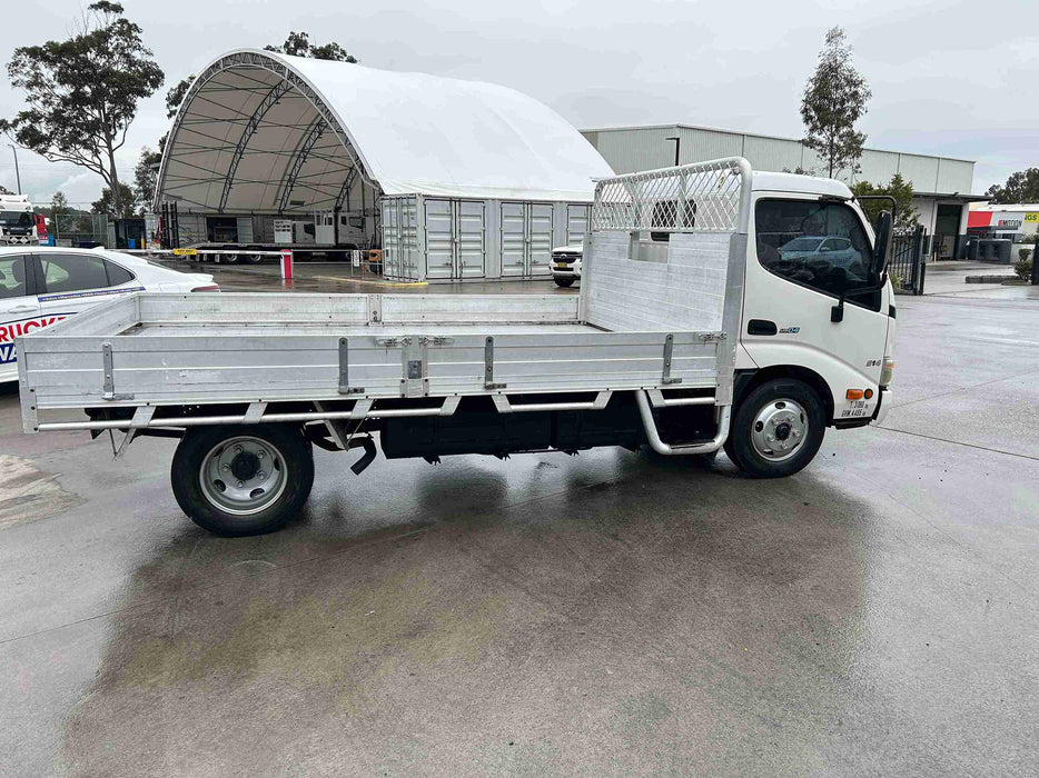 2009 Hino 300