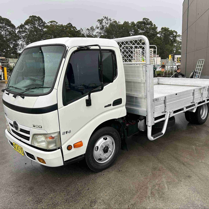 2009 Hino 300