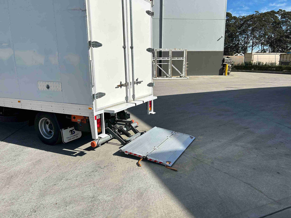 2021 Fuso CANTER 515