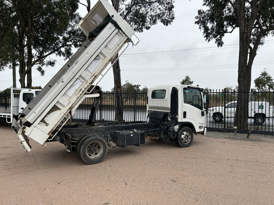 2018 Isuzu NPR 65-190 Tipper