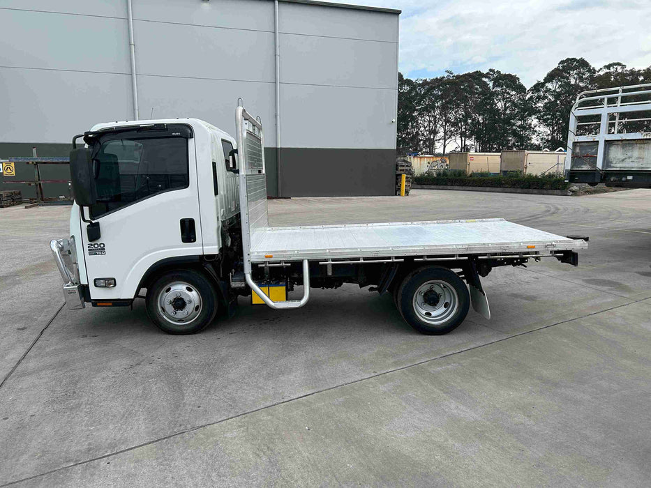 2014 Isuzu NLR 200 - SOLD