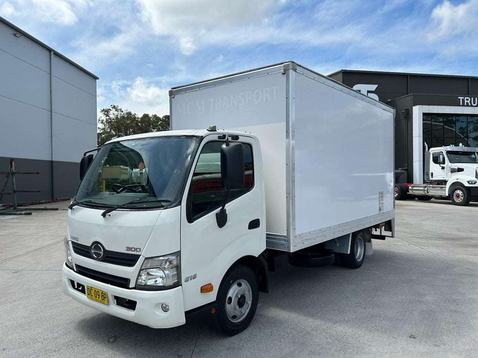 2017 Hino 300