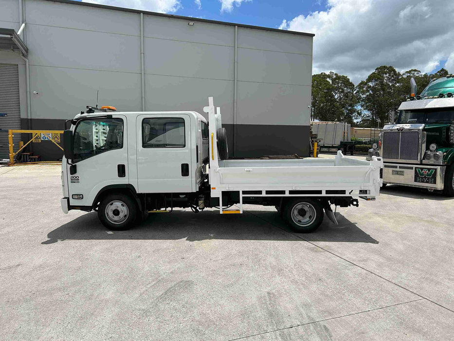 2013 Isuzu NNR 200